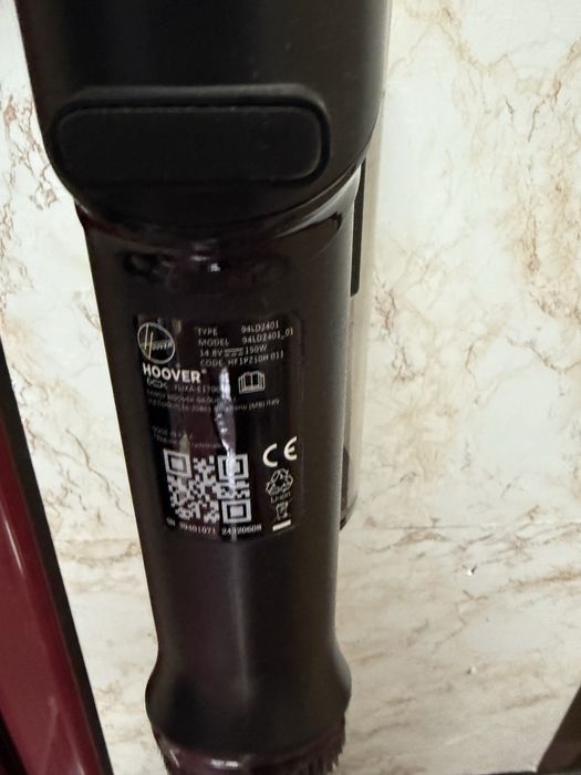 Вертикална прахосмукачка Hoover HF1