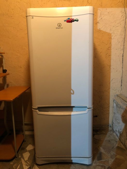 Холодильник Indesit