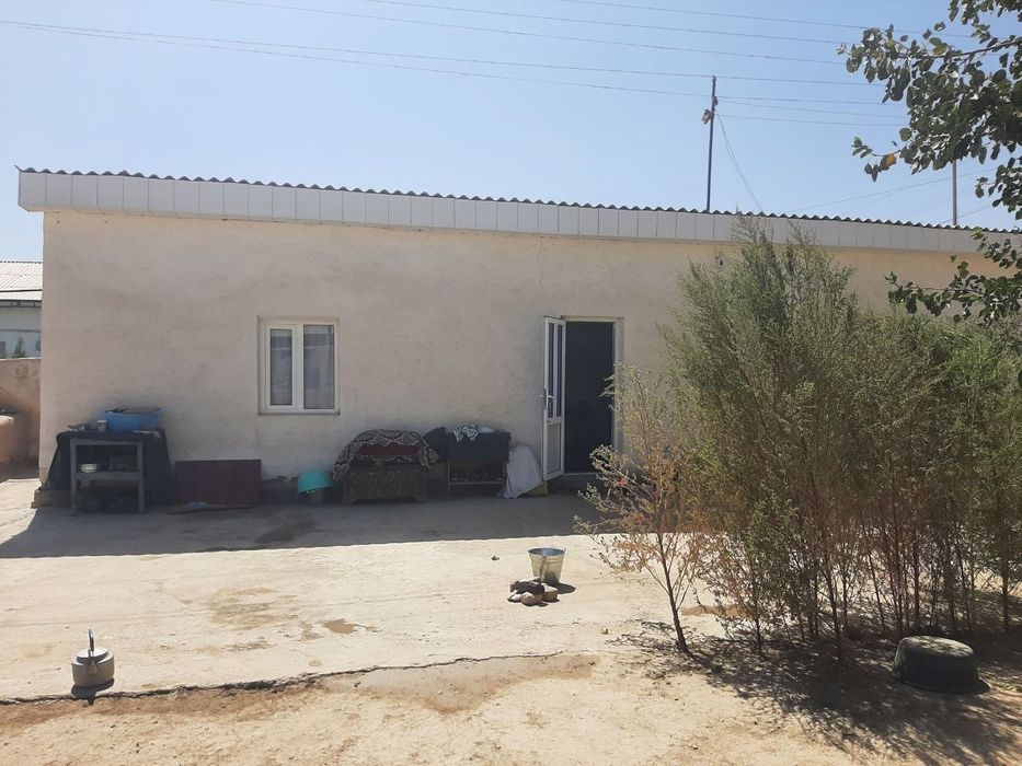 Hovli sotiladi srochno
