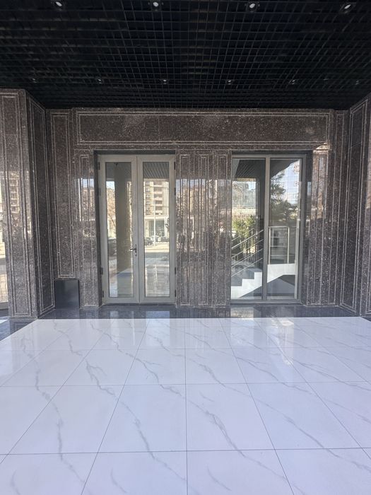 Сдам помещение 8 этажное здание1 этаж Яккасарай400м2