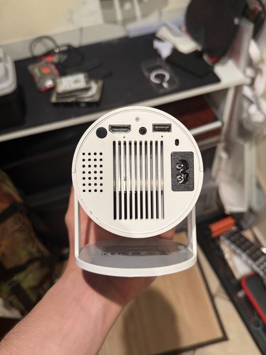 Titlu: Mini Proiector LED Portabil • HDMI + USB • Alb • Home Cinema