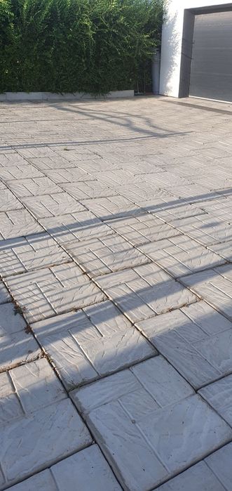 Dale din beton simple finisate sau cu model pavaj bordura