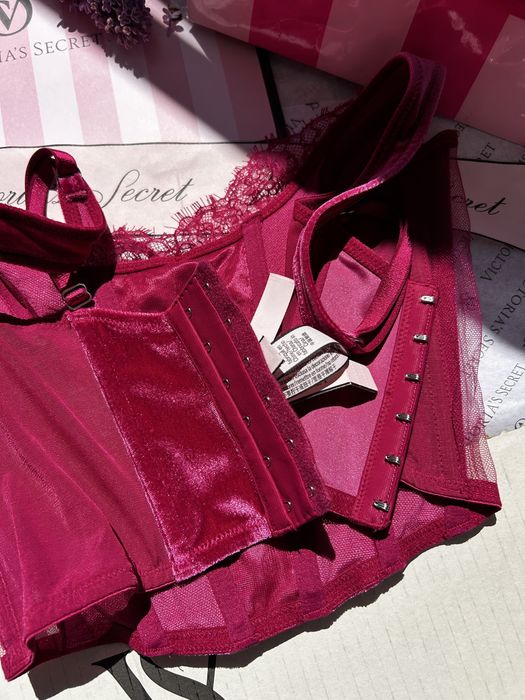Corset din catifea cu dantela