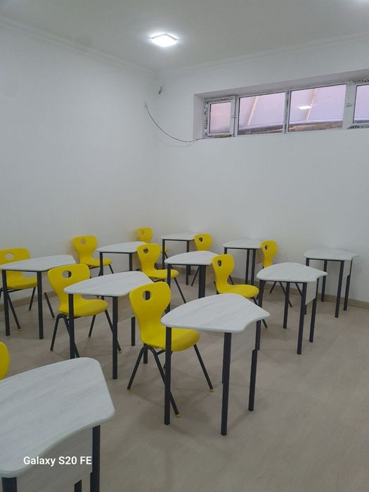 Парта ромашка, стулья Турецкие,Современные школьные парты и стулья.