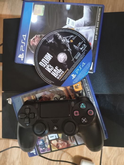 Playstation 4  с дисками и камерой