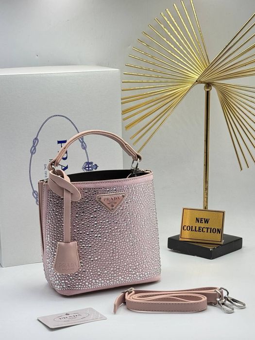 Стилна дамска чанта