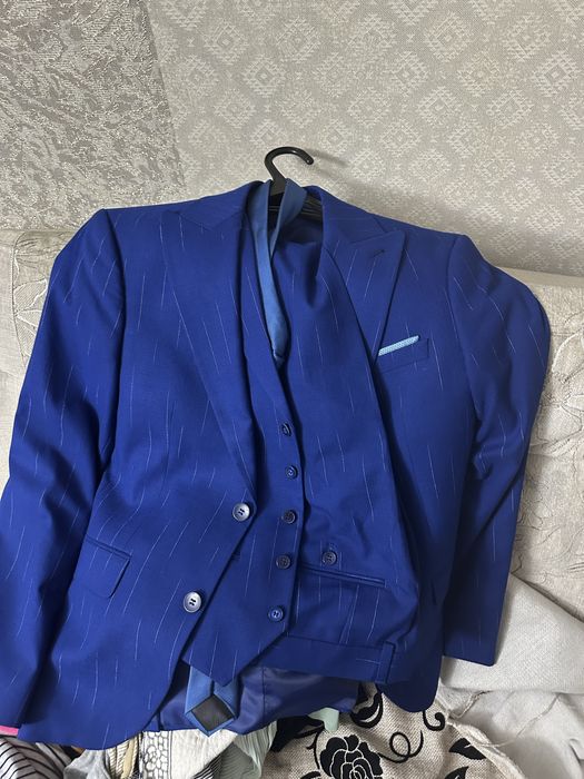 Продам костюм тройка