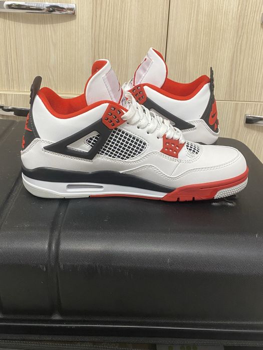 Nike Air Jordan 4 Fire Red