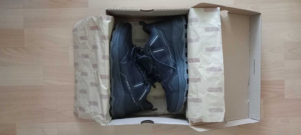 Incaltaminte barbati marimea 43 waterproof culoare negru