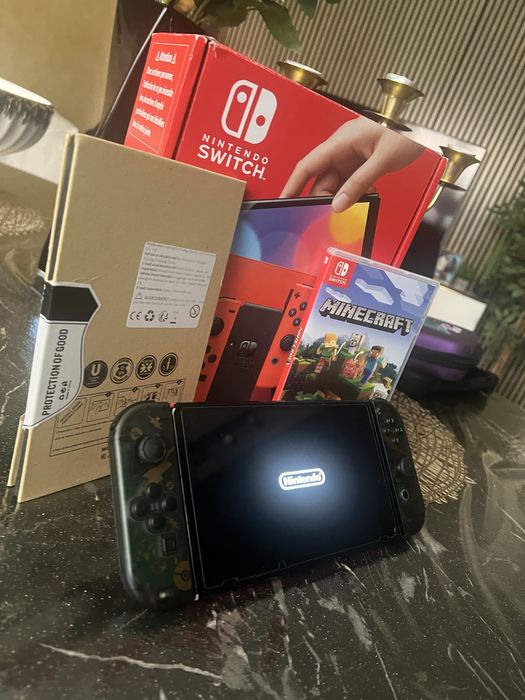 Nintendo Switch + Minecraft + Husă Fortnite + Accesorii