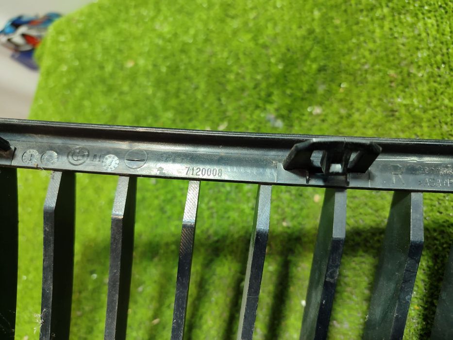 GRILA BARA FATA STANGA / DREAPTA BMW 318I SERIA 3 E90 LCI 2.0 BENZINA 2008 COD OEM 7120007 / 224059-10 / 2005-2013