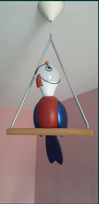 Candelabru/lustra pentru camera copiii tip pasăre.
