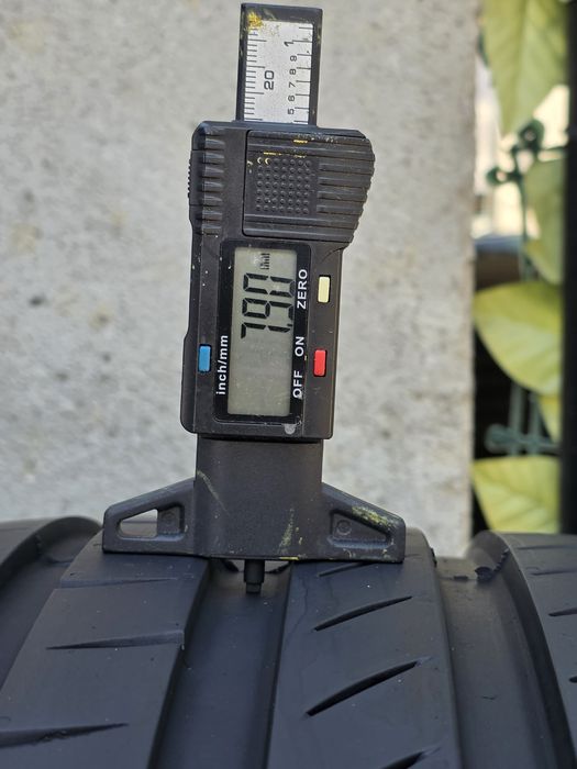 Vand două anvelope de vara continental 245 40 20 dot 4223