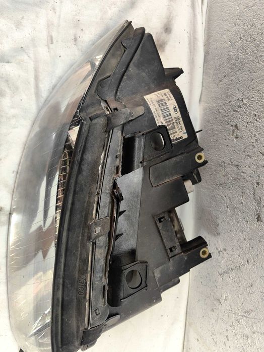 Оригинален фар Ауди А4 Б6  Audi A4 B6 Xenon D2S