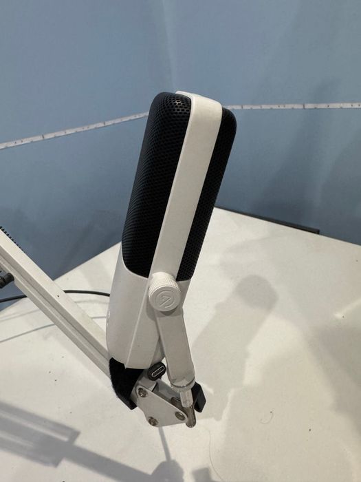 Elgato Wave:3 бял микрофон