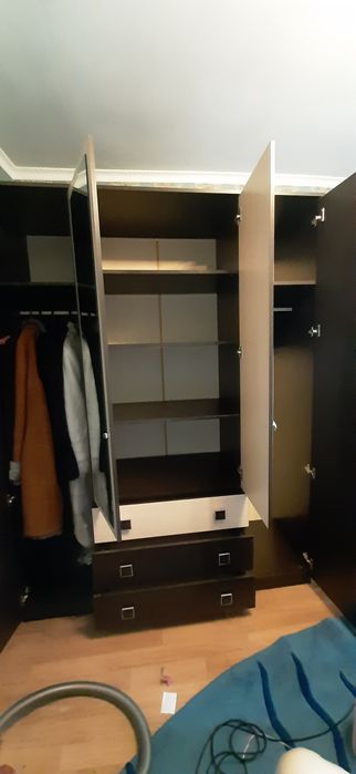 Шкаф для вещей с зеркалом