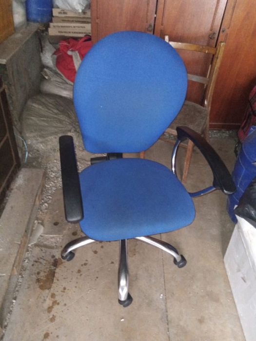 Продаю офисное кресло