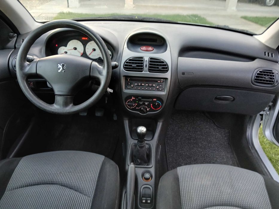 Vând Peugeot 206