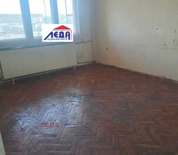 Продава се Тристаен апартамент в Плевен, 9-ти квартал - 100 кв.м за 970 €/кв.м - Снимка #3