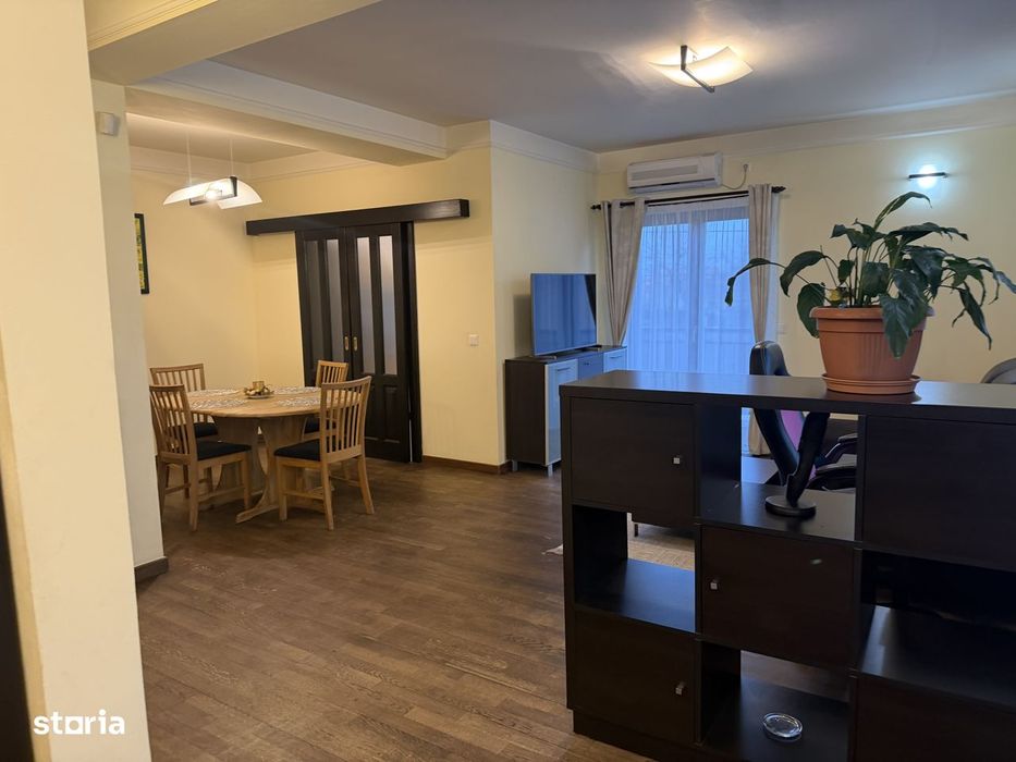 Apartament 3 camere, balcon, Cetate — fotografia 1