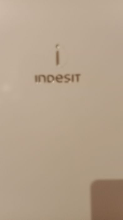 Продам холодильник Индезит.