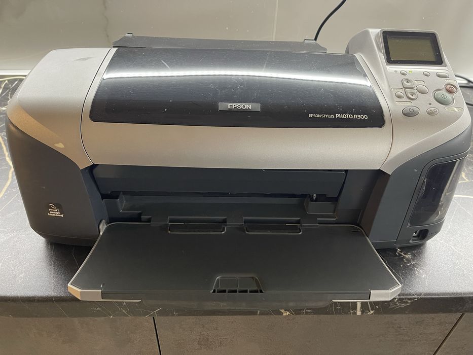 Фотопринтер Epson Stylus Photo R300