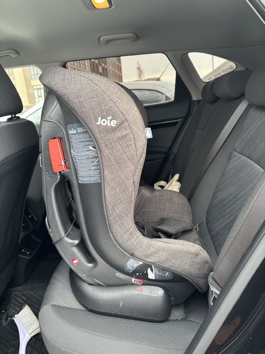 Автокресло Joie tilt