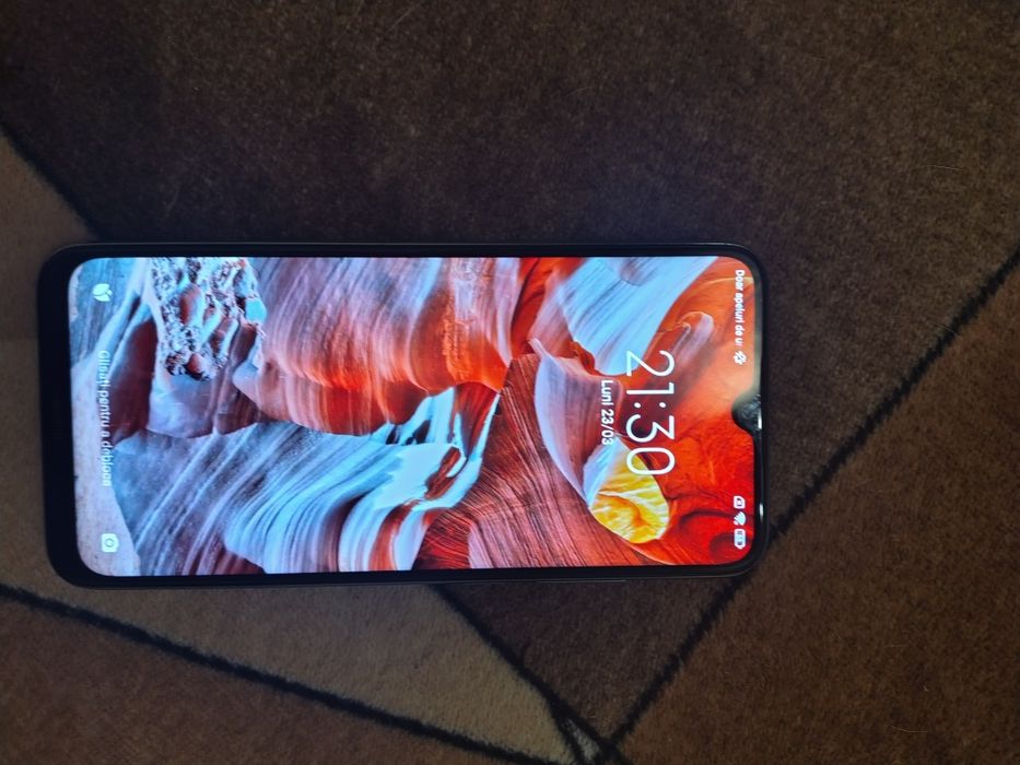 Telefon redmi note 8 stare bună doar că are mici defecte pe colțuri