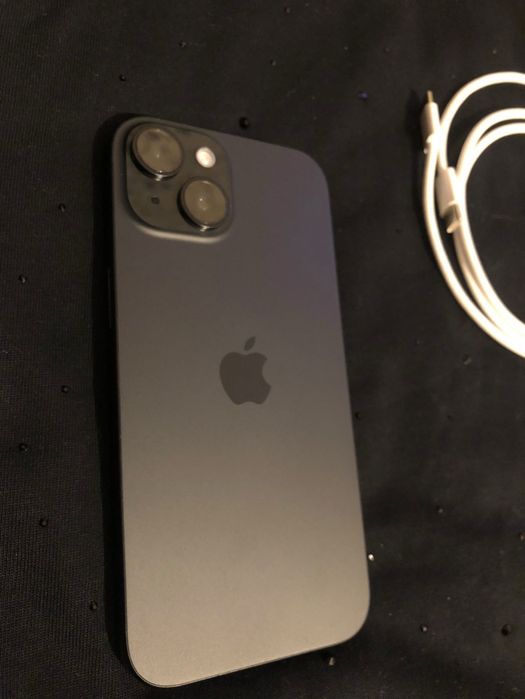 Vand Iphone 15 88% baterie !