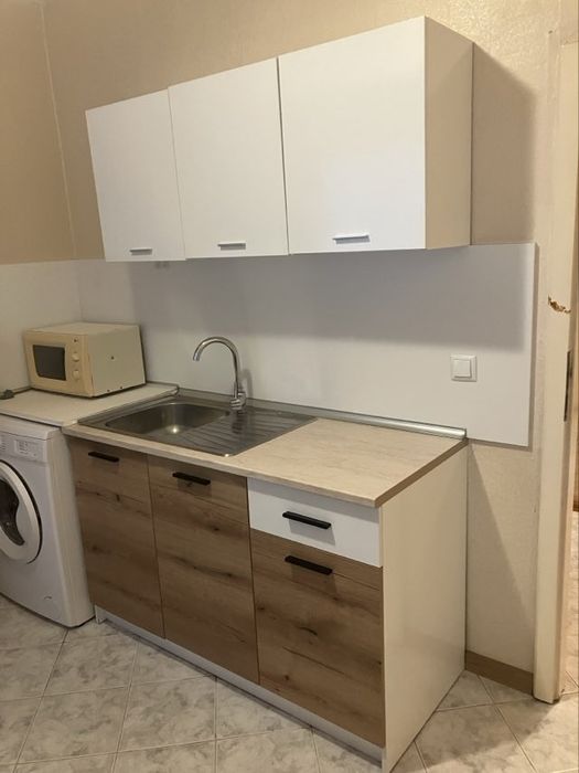 Продавам кухненско