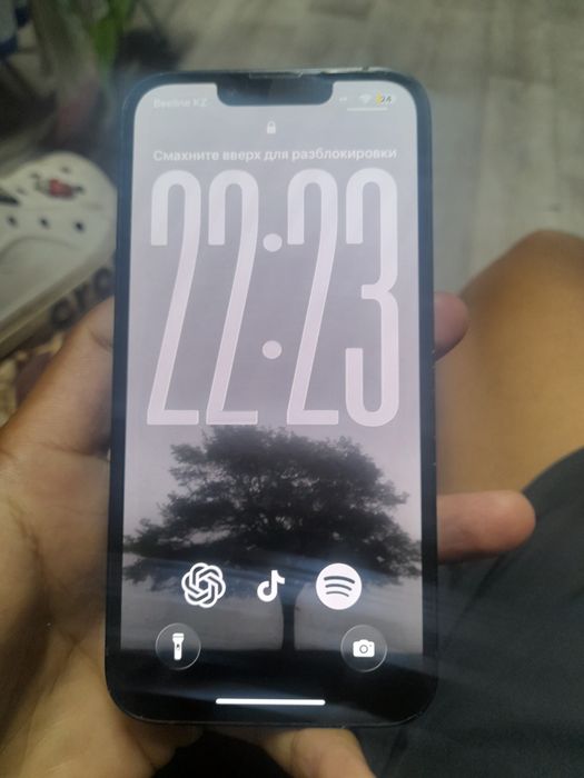 Продам айфон 13.