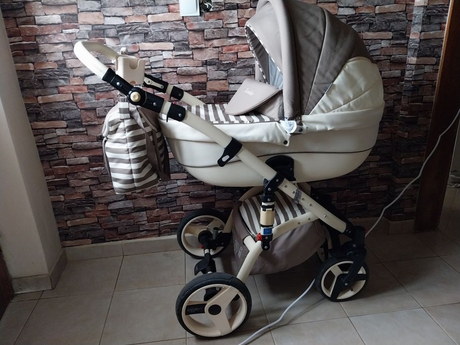 Продавам комбинирана количка 3 в 1