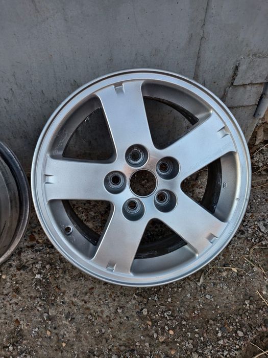 Продам оригинальные диски R16 5/114.3