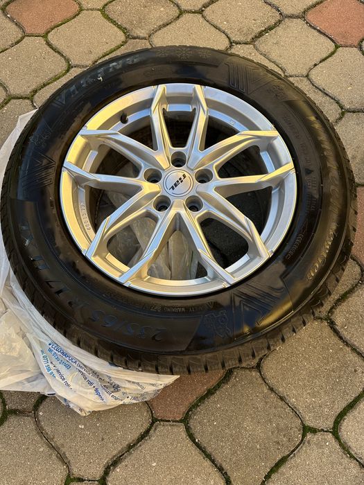 Ofer spre vanzare jante cu cauciucuri de iarna (Volva xc 60 2016) noi