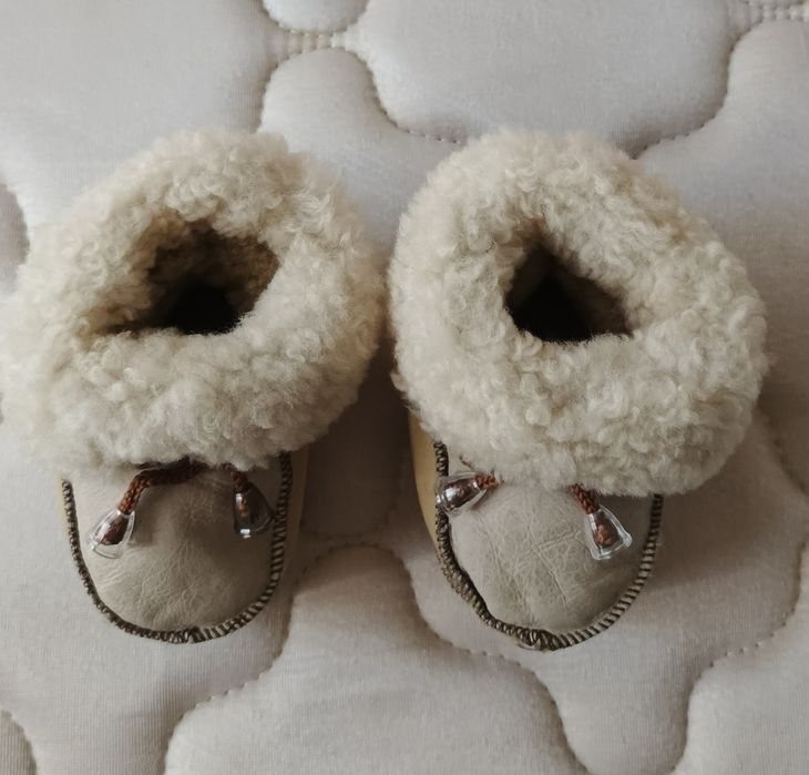 Скидки цен! Пинетки из мягкой кожи на натуральном овчинном меху