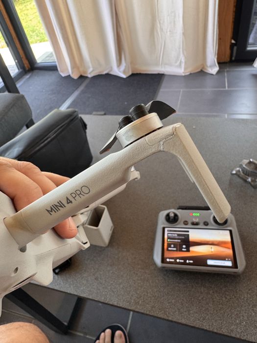 Drona DJI mini 4 Pro