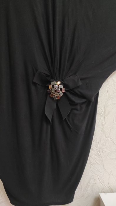 Дизайнерское платье Париж, черный трикотаж брошь на узле спереди бант.