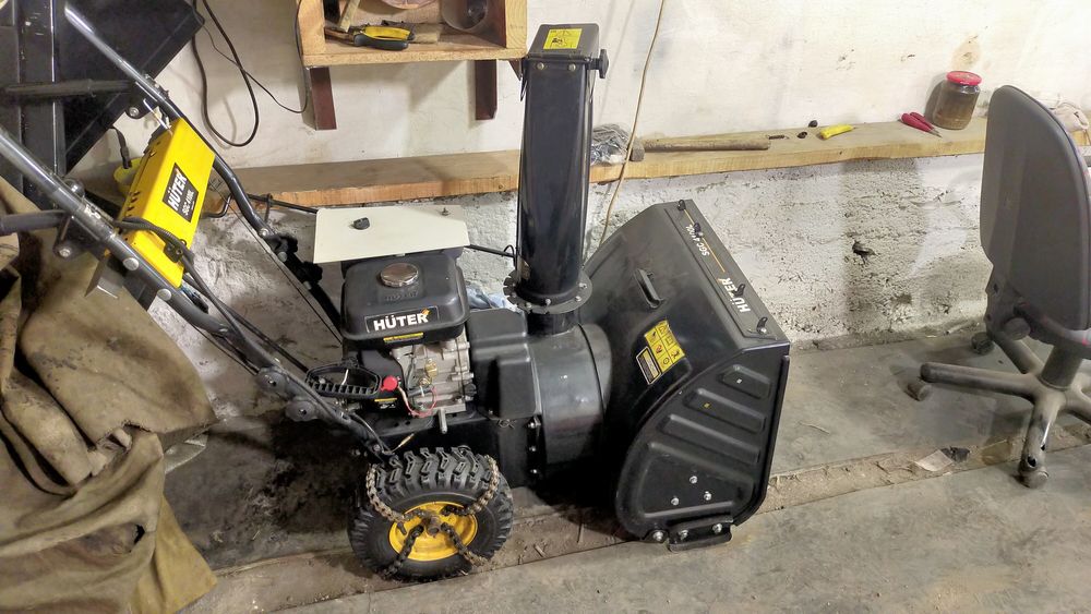 Продам снегоуборщик Huter