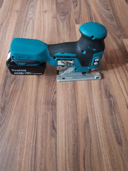 Pendular Makita DJV 181