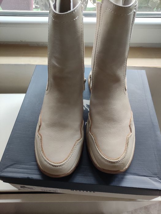 Дамски боти челси Mustang