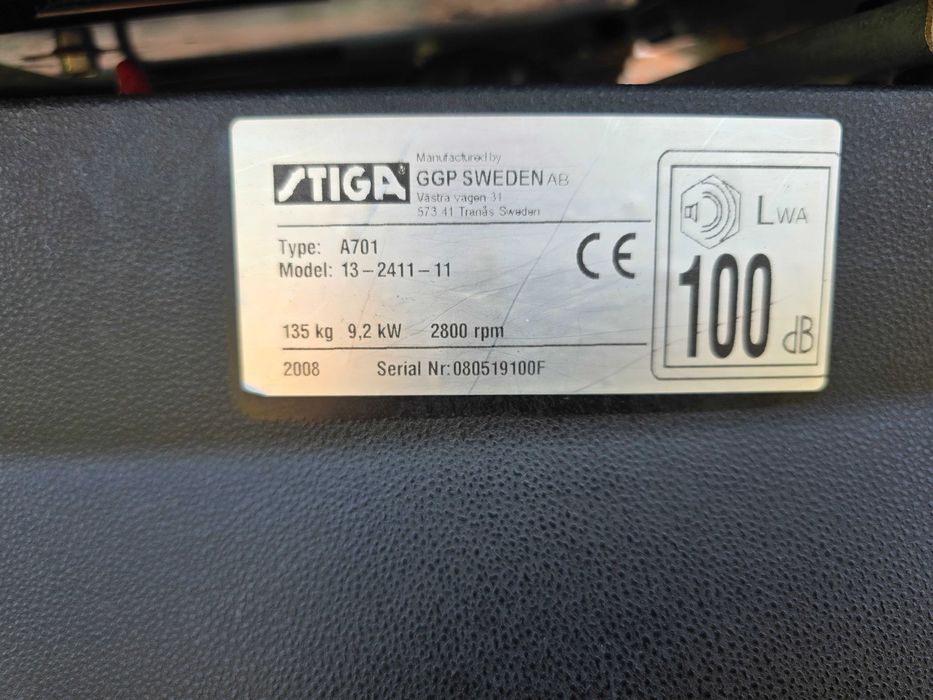 Stiga tractoras tuns iarba gazon