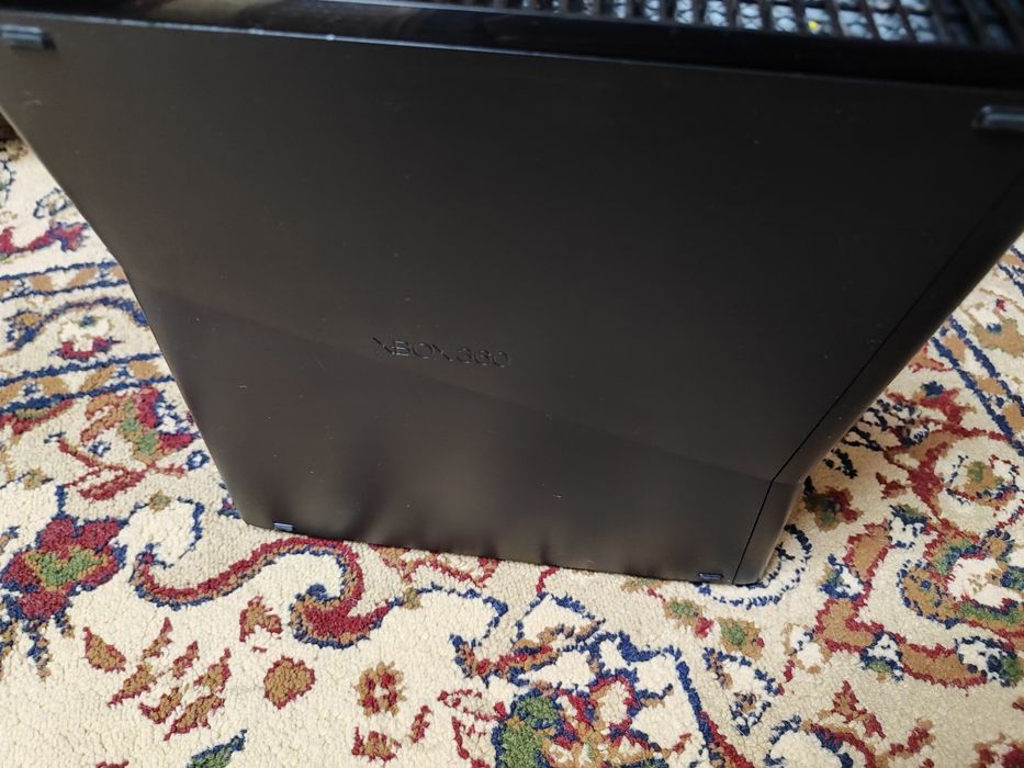 Продам Xbox360S срочно