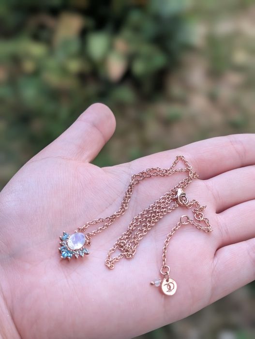 Vechi colier lant din argint de 925, placat cu aur roz, pandantiv cu pietre semipretioase, cu piatra lunii si topaz albastru