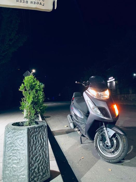 Продавам скутер Kymco Yager GT, 200 кубика (4-тактов).