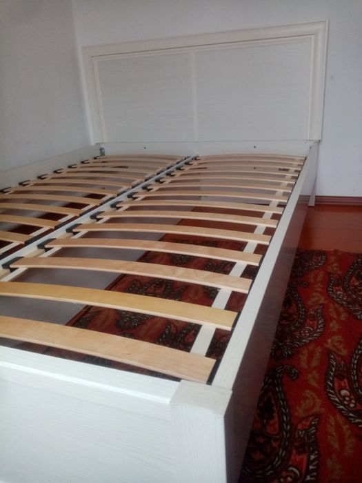 Продам двухспальную кровать.