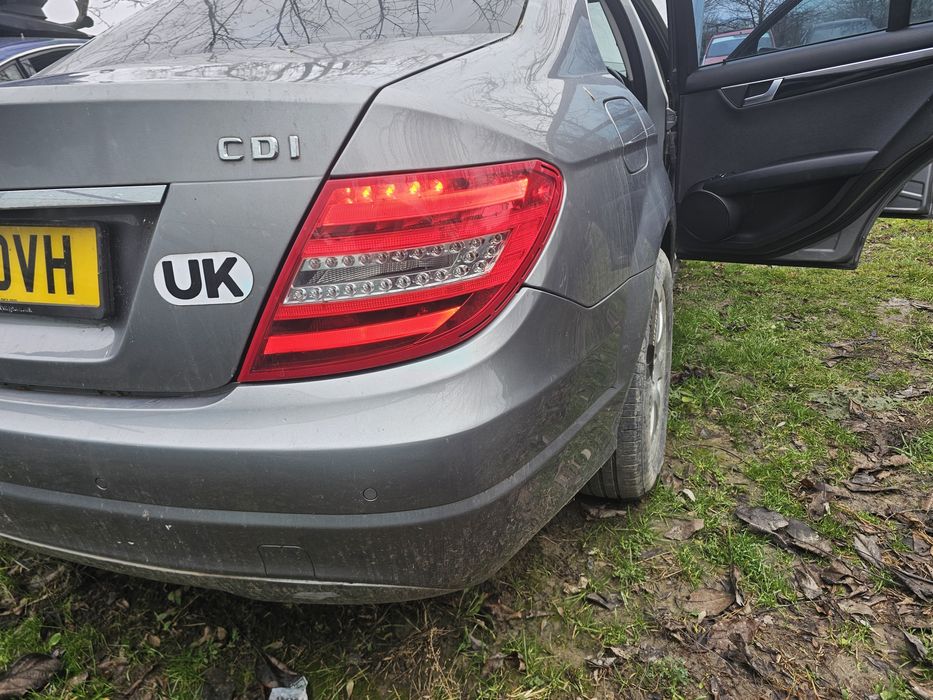 Dezmembrez Mercedes  W 204