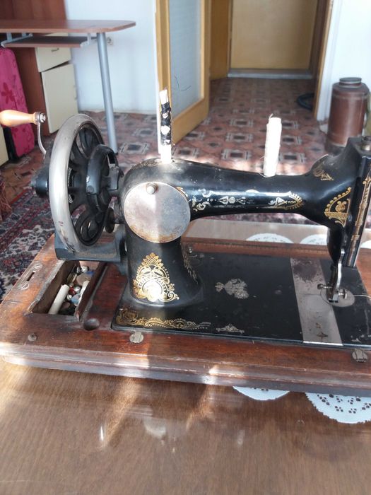 Старинна шевна машина