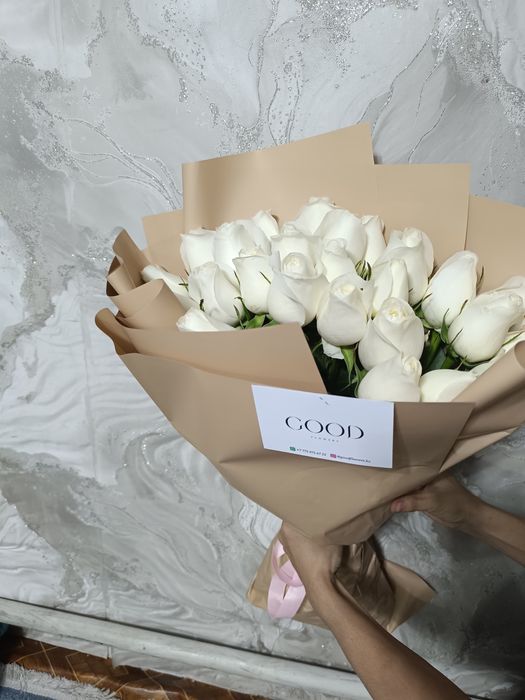 Белые метровые розы 25 штук