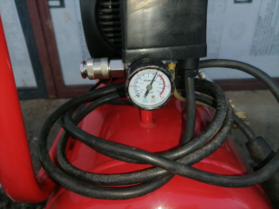 Compresore aer Quartz Clasic de 50L alimentare 220V motor de 1.5kw