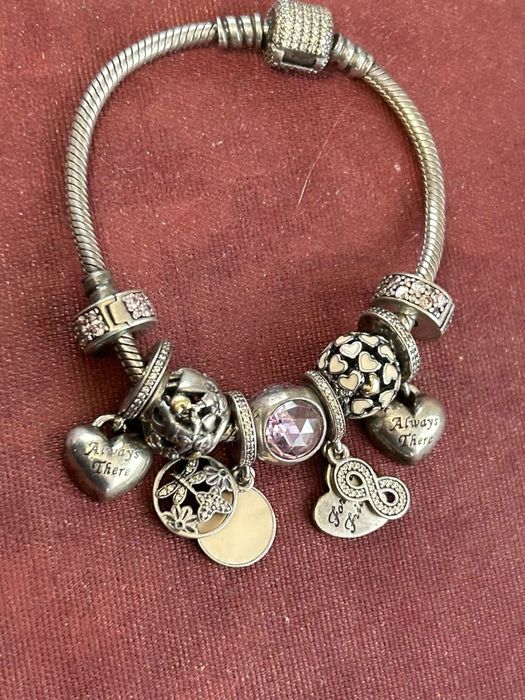 Оригинална сребърна гривна Pandora  с 9 талисмана